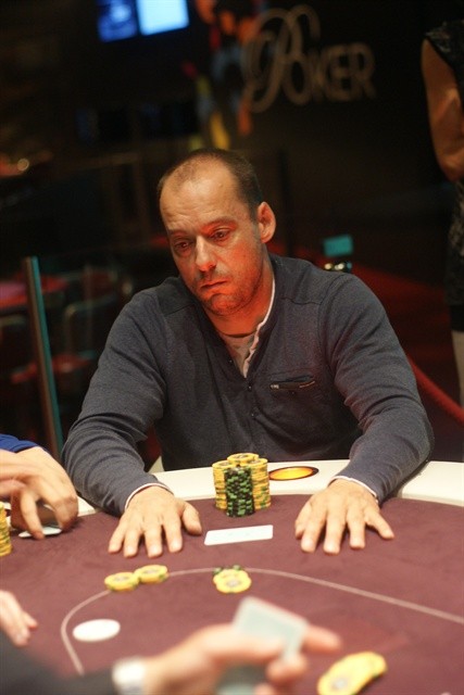 http://www.pokercity.nl/uploads/lrFoto/event671/DSC02369.JPG