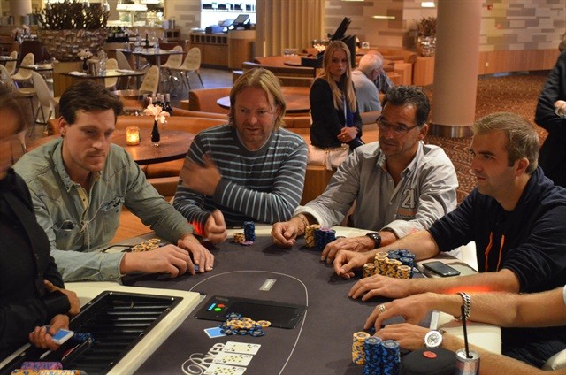 http://www.pokercity.nl/uploads/lrFoto/event678/DSC_0303.JPG