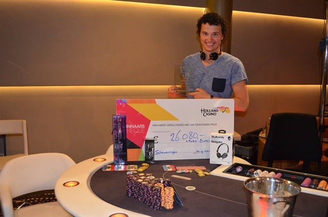 http://www.pokercity.nl/uploads/lrFoto/event681/DSC_0426.JPG