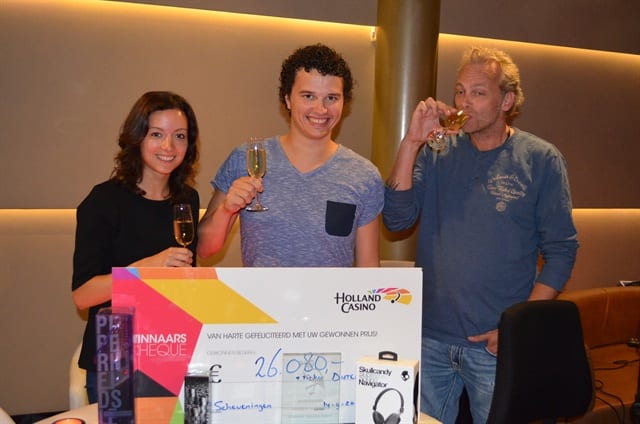 http://www.pokercity.nl/uploads/lrFoto/event681/DSC_0435.JPG