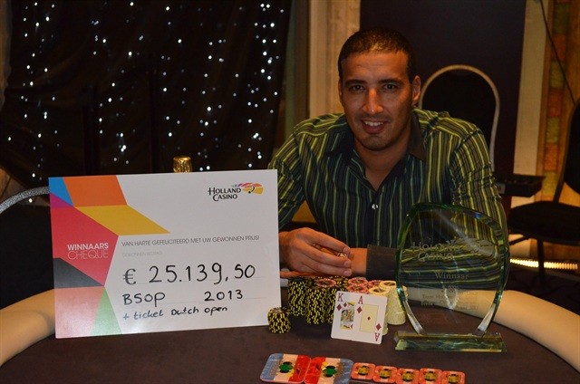 http://www.pokercity.nl/uploads/lrFoto/event686/DSC_0461.JPG