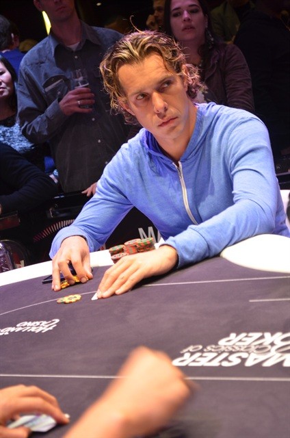 http://www.pokercity.nl/uploads/lrFoto/event767/DSC_0393.JPG