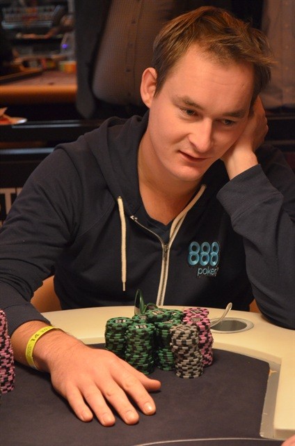 http://www.pokercity.nl/uploads/lrFoto/event763/DSC_0426.JPG