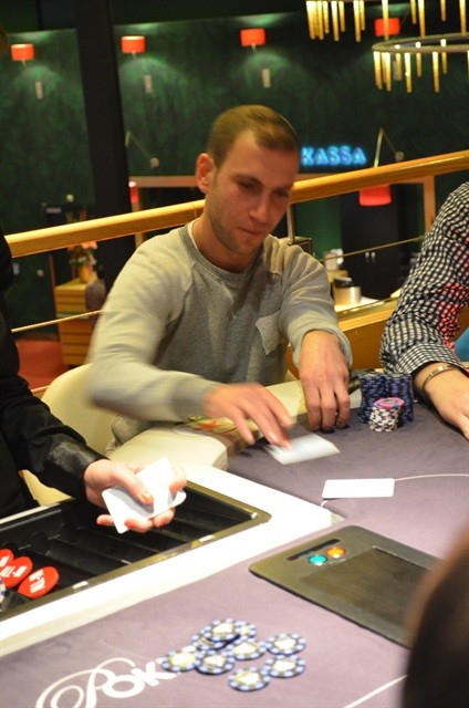 http://www.pokercity.nl/uploads/lrFoto/event818/DSC_0094.JPG