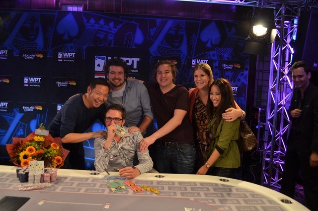 http://www.pokercity.nl/uploads/lrFoto/event914/DSC_0644.JPG