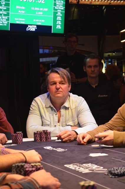 http://www.pokercity.nl/uploads/lrFoto/event940/DSC_0682.JPG