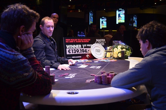 http://www.pokercity.nl/uploads/lrFoto/event942/DSC_0929.JPG