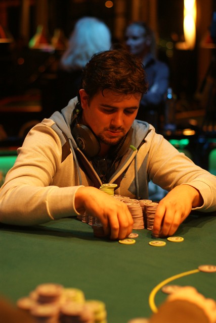 http://www.pokercity.nl/uploads/lrFoto/DSC09147.JPG