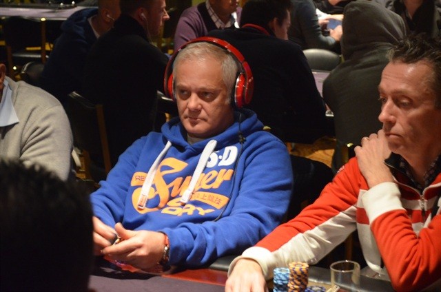 http://www.pokercity.nl/uploads/lrFoto/event952/DSC_0093.JPG