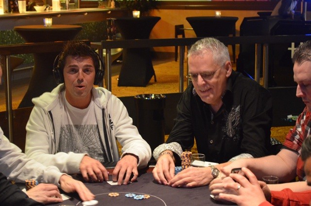 http://www.pokercity.nl/uploads/lrFoto/event953/Deze14.JPG