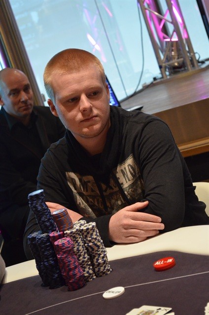 http://www.pokercity.nl/uploads/lrFoto/event975/DSC_0162.JPG