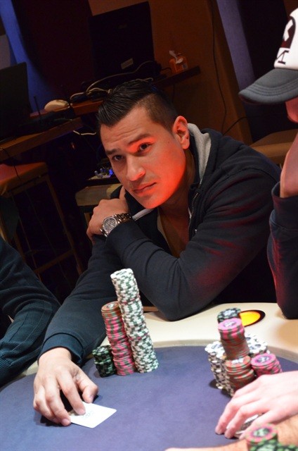 http://www.pokercity.nl/uploads/lrFoto/event989/DSC_0139.JPG
