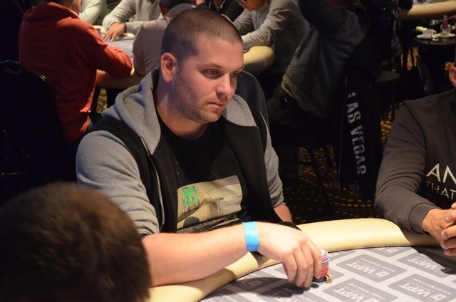http://www.pokercity.nl/uploads/lrFoto/event1001/DSC_0404.JPG
