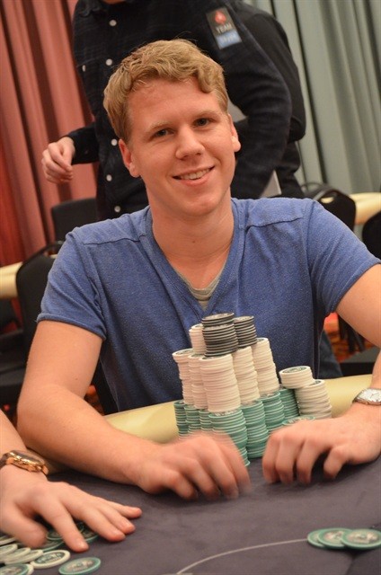 http://www.pokercity.nl/uploads/lrFoto/event799/DSC_9424.JPG