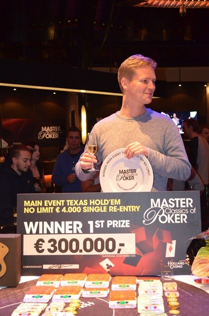 http://www.pokercity.nl/uploads/lrFoto/event1049/DSC_0064.JPG
