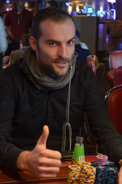 http://www.pokercity.nl/uploads/lrFoto/event1288/DSC_0073.JPG