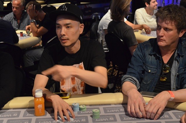 http://www.pokercity.nl/uploads/lrFoto/event1294/DSC_0321.JPG