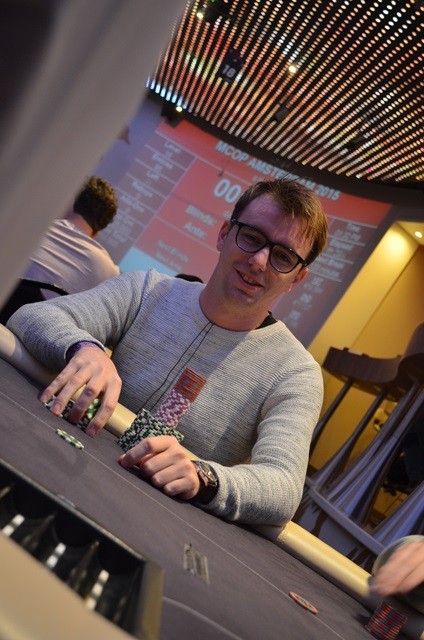http://www.pokercity.nl/uploads/lrFoto/event1051/DSC_0418.JPG