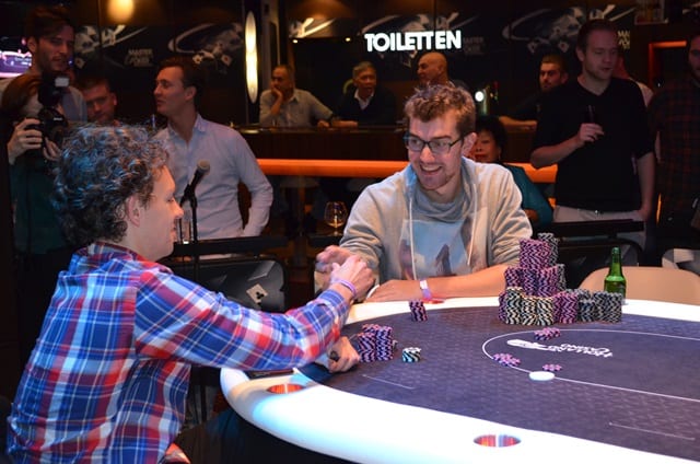 http://www.pokercity.nl/uploads/lrFoto/event1378/DSC_0240.JPG