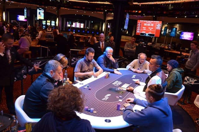 http://www.pokercity.nl/uploads/lrFoto/event1381/DSC_0306.JPG