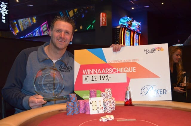 http://www.pokercity.nl/uploads/lrFoto/event1276/DSC_0272.JPG