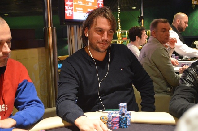http://www.pokercity.nl/uploads/lrFoto/event1432/DSC_0313.JPG
