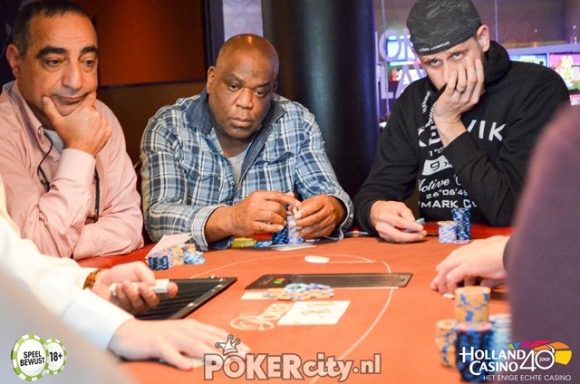 http://www.pokercity.nl/uploads/lrFoto/event1458/DSC_0093.jpg