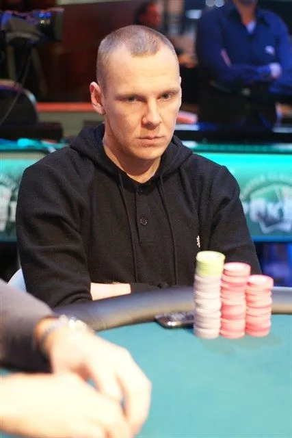 Seat 9 : Nicklas Mattson-Saarisilta | 2009/11 - Master Classics of Poker - 04 - 6000 eu Main Event