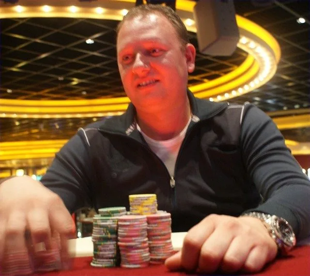 Streur | 2010/01 - Dom Classics - 400 eu NLHE Bounty