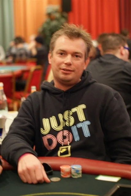 © 2026 Pokercity | Brent de Bruin | 2009/01 - DOM Classics - ev8 - 1000 eu HE No Limit F.O. Brent de Bruin | 2009/01 - DOM Classics - ev8 - 1000 eu HE No Limit F.O.