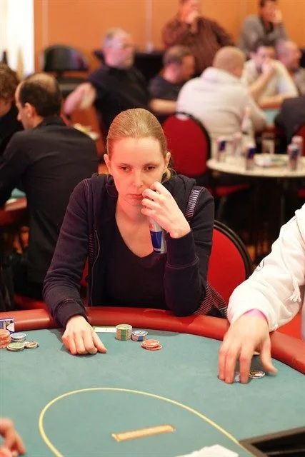 © 2026 Pokercity | Francis van Uden | 2009/01 - DOM Classics - ev8 - 1000 eu HE No Limit F.O. Francis van Uden | 2009/01 - DOM Classics - ev8 - 1000 eu HE No Limit F.O.