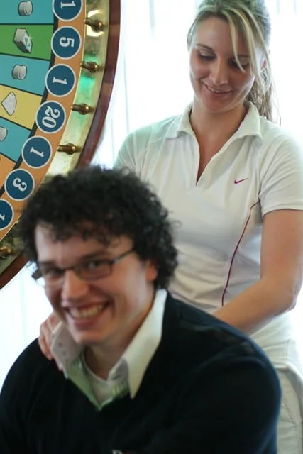 Joep van de Bijgaart met masseuse | 2009/04 - Nijmegen Pokervierdaagse - 750 eu Main Event