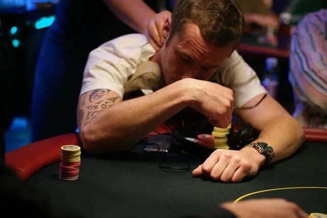 Pastor krijgt een massage | 2009/11 - Master Classics of Poker - 04 - 6000 eu Main Event