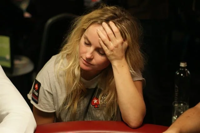 Fatima heeft hoofdpijn | 2009/11 - Master Classics of Poker - 04 - 6000 eu Main Event