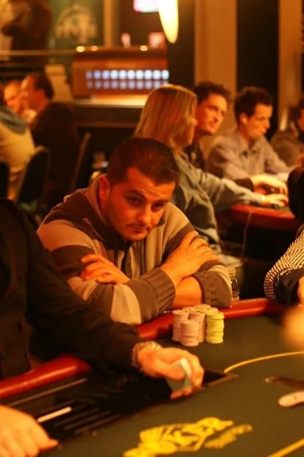 Saydam Ozgür | 2009/11 - Master Classics of Poker - 04 - 6000 eu Main Event