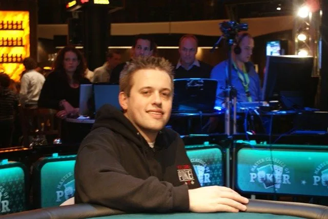 Seat 3 : Kenny Hallaert | 2009/11 - Master Classics of Poker - 04 - 6000 eu Main Event