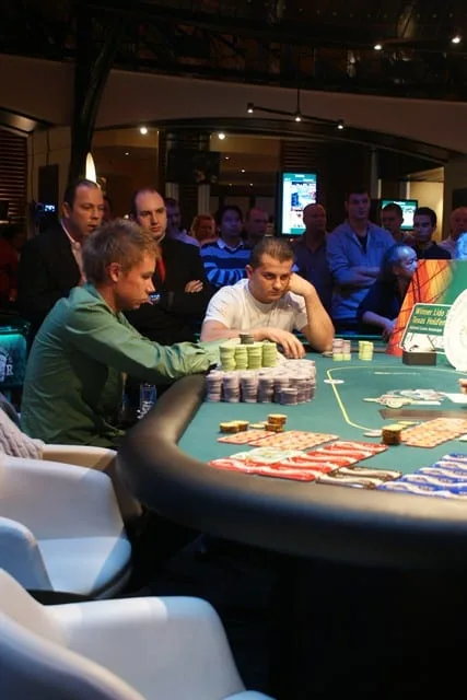 Kristoffer vs Ozgür | 2009/11 - Master Classics of Poker - 04 - 6000 eu Main Event