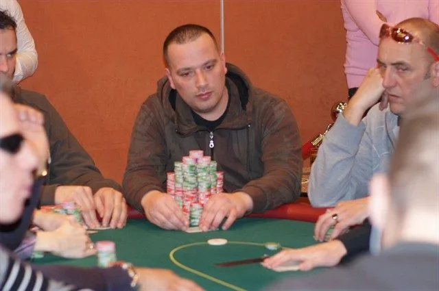 Baltaci weet hoe een stack te bouwen | 2010/01 - Dom Classics - 400 eu NLHE Bounty
