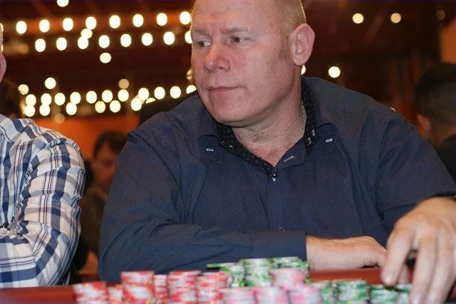 H. de Zeeuw | 2010/01 - Dom Classics - 400 eu NLHE Bounty