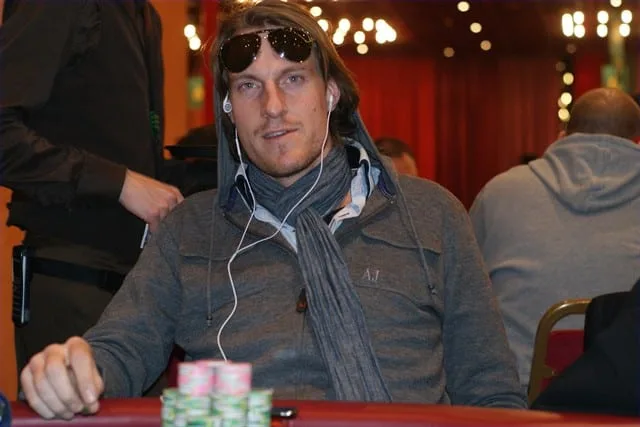 Pouw | 2010/01 - Dom Classics - 400 eu NLHE Bounty