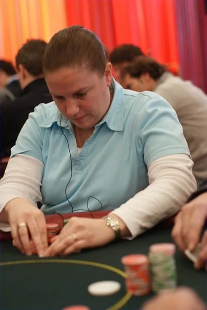 © 2026 Pokercity | Wendy van Veenendaal | 2010/01 - Dom Classics - 300 eu PL HE/PL Omaha Wendy van Veenendaal | 2010/01 - Dom Classics - 300 eu PL HE/PL Omaha
