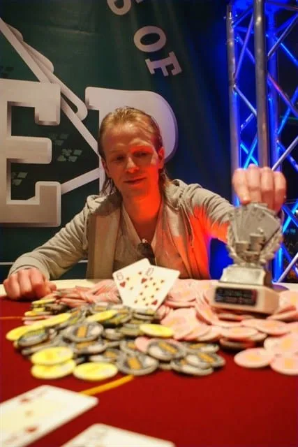 © 2026 Pokercity | Raúl van Boxtel | 2010/01 - Dom Classics - 300 eu PL HE/PL Omaha Raúl van Boxtel | 2010/01 - Dom Classics - 300 eu PL HE/PL Omaha