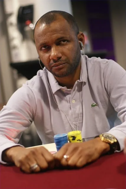 Olvedo Heinze | 2010/04 - Rotterdam Easter Series of Poker - 400 eu Bounty NLHE F.O.