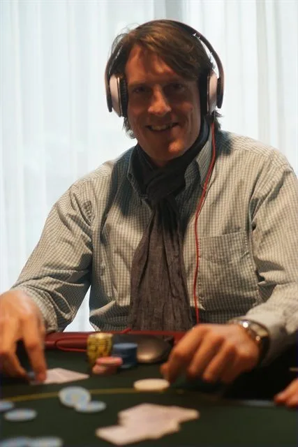Gerwin Pouw | 2010/04 - Rotterdam Easter Series of Poker - 400 eu Bounty NLHE F.O.