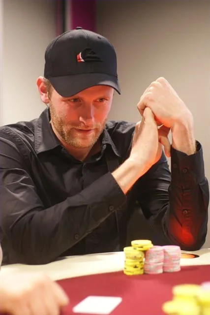 Robin Berks | 2010/04 - Rotterdam Easter Series of Poker - 400 eu Bounty NLHE F.O.