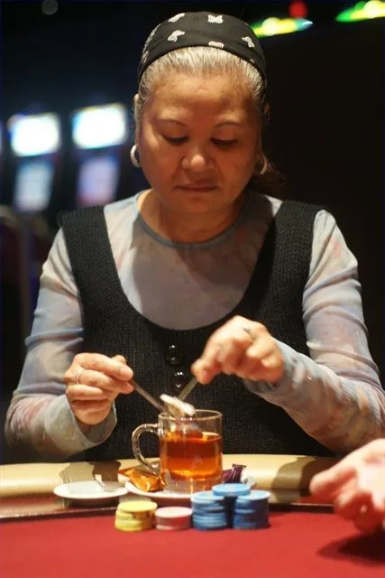 Tsai Chen | 2010/04 - Rotterdam Easter Series of Poker - 500 eu NLHE F.O.