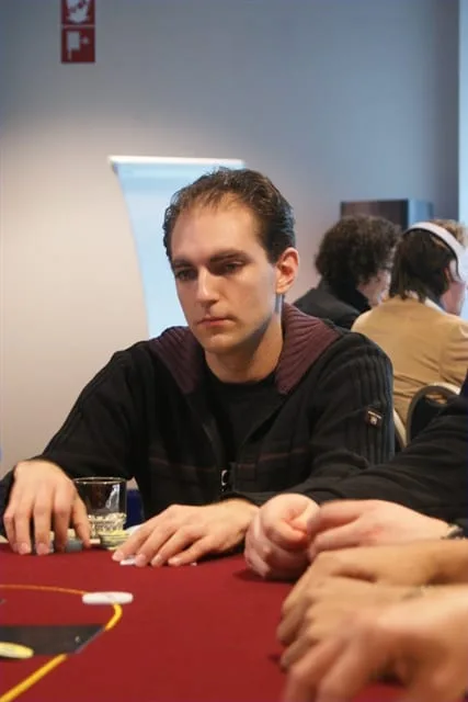 Vincent van der Sanden | 2010/04 - Rotterdam Easter Series of Poker - 1000 eu Main Event HE F.O.