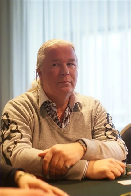 Henk Albronda | 2010/04 - Rotterdam Easter Series of Poker - 1000 eu Main Event HE F.O.