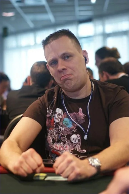 TjechW | 2010/04 - Rotterdam Easter Series of Poker - 1000 eu Main Event HE F.O.