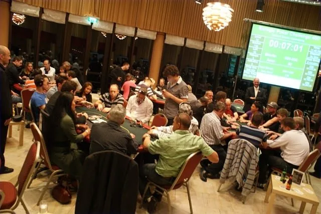 Valkenburg 400FO laatste 4 tafels | 2010/09 - Valkenburg EUregio Poker Challenge - 400 eu NL HE FO